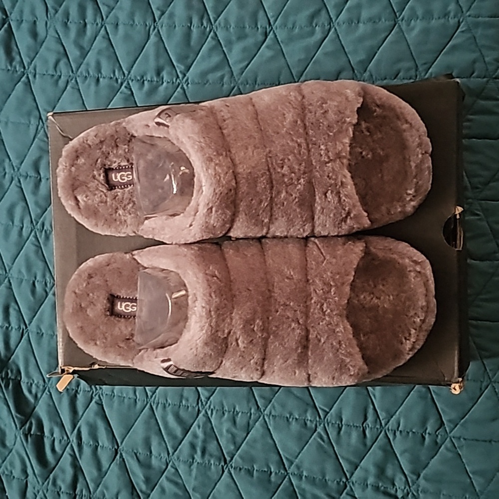 UGG Slippers(DS)